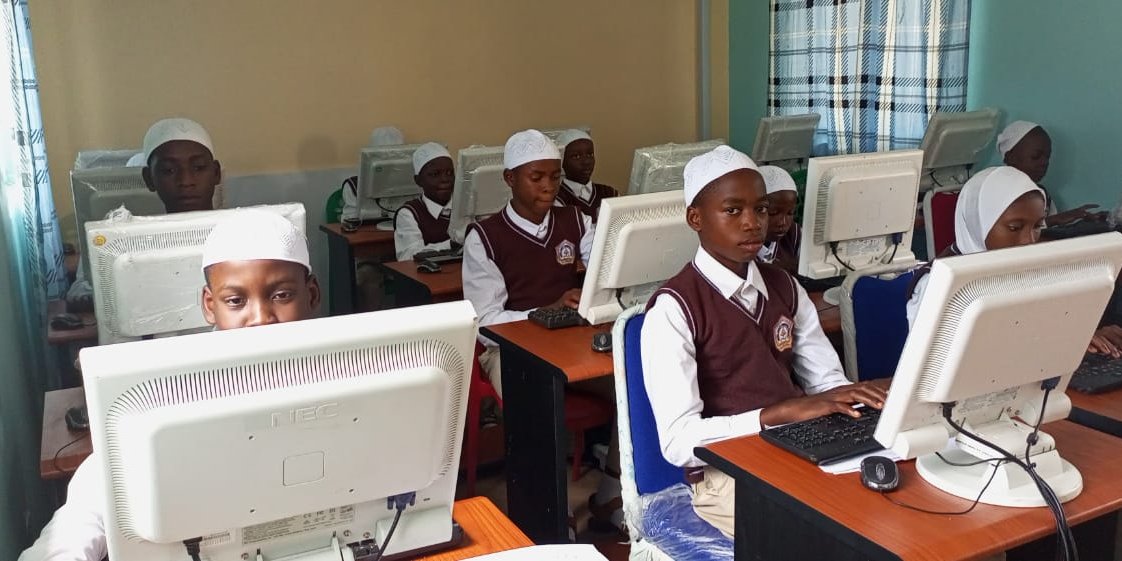 children in computer room 2